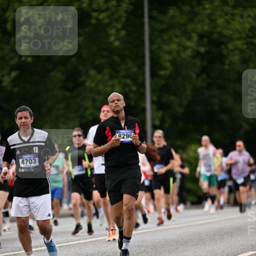 29.06.2025 - hella hamburg halbmarathon Dr. Thomas Lammeyer http://msf.ph/oto/8328407 29.06.2025 10:39:37 Kennedybrücke 1821, 1849, 2198, 2787, 3170, 3828, 3958, 4333, 4564, 4696, 4703, 4965, 5027, 5147, 5793, 6029, 6189, 6365, 6379, 6397, 6471, 6746, 6867, 7386, 7733, 8249, 8296, 8567, 9342, 9803, 9819, 10358, 10360, 10393, 10565, 10652, 11320, 11359 meine-sportfotos.de