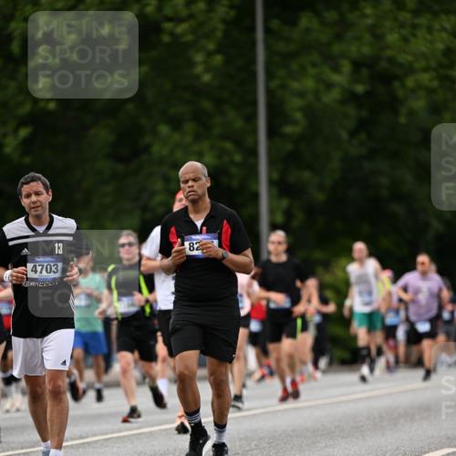 29.06.2025 - hella hamburg halbmarathon Dr. Thomas Lammeyer http://msf.ph/oto/8328415 29.06.2025 10:39:37 Kennedybrücke 1821, 1849, 2198, 2787, 3170, 3828, 3958, 4333, 4564, 4696, 4703, 4965, 5027, 5147, 5793, 6029, 6189, 6365, 6379, 6397, 6471, 6746, 6867, 7386, 7733, 8249, 8296, 8567, 9342, 9803, 9819, 10358, 10360, 10393, 10565, 10652, 11320, 11359 meine-sportfotos.de