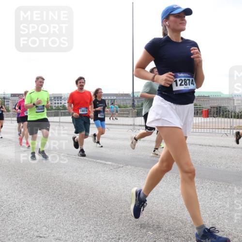 29.06.2025 - hella hamburg halbmarathon Lena Gebhardt http://msf.ph/oto/8328422 29.06.2025 10:23:38 Lombardsbrücke 17100, 18332, 18071, 18402, 18818, 1048, 12874, 6747, 1048, 1304, 1362, 1545, 2125, 2489, 2925, 4122, 4391, 4646, 4728, 4793, 4990, 5055, 5160, 5358, 5406, 6502, 6747, 7029, 7820, 8031, 8149, 8181, 8676, 8687, 8688, 8716, 8918, 8920, 9301, 9603, 9715, 9877, 10649, 10739, 11044, 11300, 11454, 11793, 11798, 11879, 12073, 12874, 13149, 14265, 14338, 14510, 14512, 14521, 14821, 15709, 15739, 15853, 16185, 16251, 16416, 16558, 17013, 17099, 17199, 17207, 17299, 17719 meine-sportfotos.de