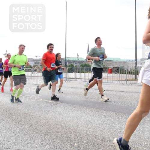 29.06.2025 - hella hamburg halbmarathon Lena Gebhardt http://msf.ph/oto/8328449 29.06.2025 10:23:38 Lombardsbrücke 1625, 8402, 18818, 104, 8089, 12, 1048, 1304, 1362, 1545, 2125, 2489, 2925, 4122, 4391, 4646, 4728, 4793, 4990, 5055, 5160, 5358, 5406, 6502, 6747, 7029, 7820, 8031, 8149, 8181, 8676, 8687, 8688, 8716, 8918, 8920, 9301, 9603, 9715, 9877, 10649, 10739, 11044, 11300, 11454, 11793, 11798, 11879, 12073, 12874, 13149, 14265, 14338, 14510, 14512, 14521, 14821, 15709, 15739, 15853, 16185, 16251, 16416, 16558, 17013, 17099, 17199, 17207, 17299, 17719 meine-sportfotos.de