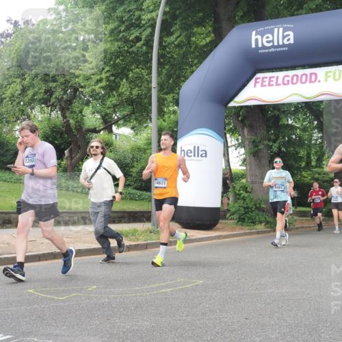 29.06.2025 - hella hamburg halbmarathon KatJ http://msf.ph/oto/8328456 29.06.2025 10:46:49 Zwischen KM18-KM19 3780, 6327, 8481 meine-sportfotos.de