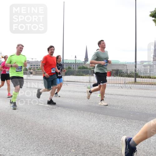 29.06.2025 - hella hamburg halbmarathon Lena Gebhardt http://msf.ph/oto/8328478 29.06.2025 10:23:38 Lombardsbrücke 18070, 1625, 18402, 1881, 1048, 1304, 1362, 1545, 2125, 2489, 2925, 4122, 4391, 4646, 4728, 4793, 4990, 5055, 5160, 5358, 5406, 6502, 6747, 7029, 7820, 8031, 8149, 8181, 8676, 8687, 8688, 8716, 8918, 8920, 9301, 9603, 9715, 9877, 10649, 10739, 11044, 11300, 11454, 11793, 11798, 11879, 12073, 12874, 13149, 14265, 14338, 14510, 14512, 14521, 14821, 15709, 15739, 15853, 16185, 16251, 16416, 16558, 17013, 17099, 17199, 17207, 17299, 17719 meine-sportfotos.de