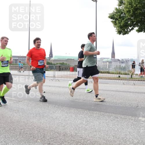 29.06.2025 - hella hamburg halbmarathon Lena Gebhardt http://msf.ph/oto/8328516 29.06.2025 10:23:39 Lombardsbrücke 16251, 18402, 18818, 1048, 1304, 1362, 1545, 2125, 2489, 2925, 4122, 4391, 4646, 4728, 4793, 4990, 5055, 5160, 5358, 5406, 6502, 6747, 7029, 7820, 8031, 8149, 8181, 8502, 8676, 8687, 8688, 8716, 8918, 8920, 9217, 9301, 9603, 9715, 9877, 10649, 10739, 11044, 11300, 11454, 11793, 11798, 11879, 12073, 12874, 13149, 14265, 14338, 14510, 14512, 14521, 14821, 15709, 15739, 15853, 16185, 16251, 16416, 16558, 17013, 17099, 17199, 17207, 17299, 17719 meine-sportfotos.de