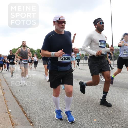 29.06.2025 - hella hamburg halbmarathon Lena Gebhardt http://msf.ph/oto/8328523 29.06.2025 10:47:27 Lombardsbrücke 4895, 13806, 12630, 51, 8915, 16552, 1045, 1185, 1434, 1463, 1523, 1593, 1607, 1704, 1961, 2148, 2327, 2407, 2537, 2555, 2665, 2704, 2790, 2882, 2994, 3339, 4037, 4184, 4239, 4325, 4423, 4483, 4806, 4895, 4974, 4975, 5111, 5114, 5621, 5622, 5895, 6255, 6256, 6485, 6496, 6879, 6995, 7073, 7403, 7430, 7431, 7630, 7631, 7970, 8105, 8131, 8270, 8550, 8706, 8915, 8953, 8967, 9018, 9687, 10991, 11351, 11458, 11730, 11738, 11802, 12431 meine-sportfotos.de