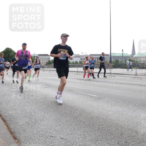 29.06.2025 - hella hamburg halbmarathon Lena Gebhardt http://msf.ph/oto/8328541 29.06.2025 10:37:48 Lombardsbrücke 7321, 9288, 101, 094, 4, 1801, 1475, 1337, 1475, 1578, 1799, 1819, 1901, 1985, 2016, 2199, 2486, 2640, 2786, 2853, 3230, 3246, 3633, 3880, 4921, 5139, 5171, 5186, 5522, 5790, 5875, 6243, 6362, 6697, 6821, 6955, 7085, 7118, 7124, 7235, 7244, 7321, 7350, 7544, 7629, 7696, 7777, 7823, 8843, 8985, 9247, 9288, 9524, 9895, 10159, 10506, 10836, 11087, 11543, 12123, 12254, 12472, 12824, 16680, 17798 meine-sportfotos.de