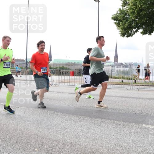 29.06.2025 - hella hamburg halbmarathon Lena Gebhardt http://msf.ph/oto/8328555 29.06.2025 10:23:39 Lombardsbrücke 18070, 16251, 18402, 18818, 1048, 1304, 1362, 1545, 2125, 2489, 2925, 4122, 4391, 4646, 4728, 4793, 4990, 5055, 5160, 5358, 5406, 6502, 6747, 7029, 7820, 8031, 8149, 8181, 8502, 8676, 8687, 8688, 8716, 8918, 8920, 9217, 9301, 9603, 9715, 9877, 10649, 10739, 11044, 11300, 11454, 11793, 11798, 11879, 12073, 12874, 13149, 14265, 14338, 14510, 14512, 14521, 14821, 15709, 15739, 15853, 16185, 16251, 16416, 16558, 17013, 17099, 17199, 17207, 17299, 17719 meine-sportfotos.de