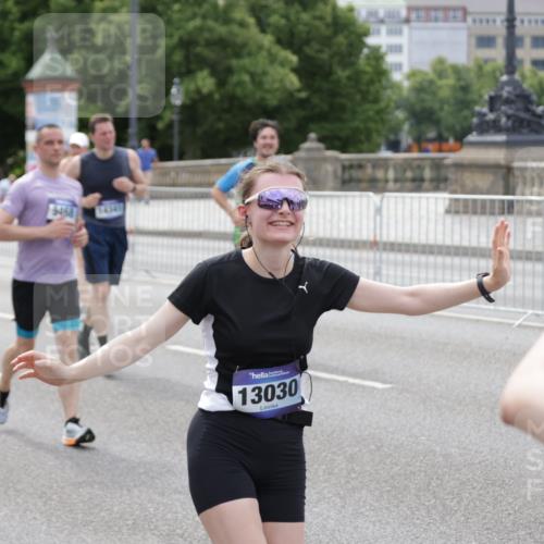 29.06.2025 - hella hamburg halbmarathon Jannik Wohlers http://msf.ph/oto/8328573 29.06.2025 10:40:03 Lombardsbrücke 1018, 1037, 2109, 2515, 2762, 2763, 3293, 3295, 3810, 4411, 4756, 4906, 5059, 5113, 5351, 5352, 5702, 5975, 6076, 6229, 6278, 6280, 6363, 6463, 6673, 6866, 6876, 7108, 7174, 7675, 7850, 8307, 8378, 8391, 8739, 9000, 9468, 11176, 11653, 11970, 11973, 12364, 12444, 12501, 12760, 12981, 13030, 13145, 13290, 13410, 13466, 14341, 14851, 15549, 15927, 15933, 16085, 16681, 16955, 17318, 17959, 18101, 18110, 18213, 18353, 18490, 18771, 18946 meine-sportfotos.de
