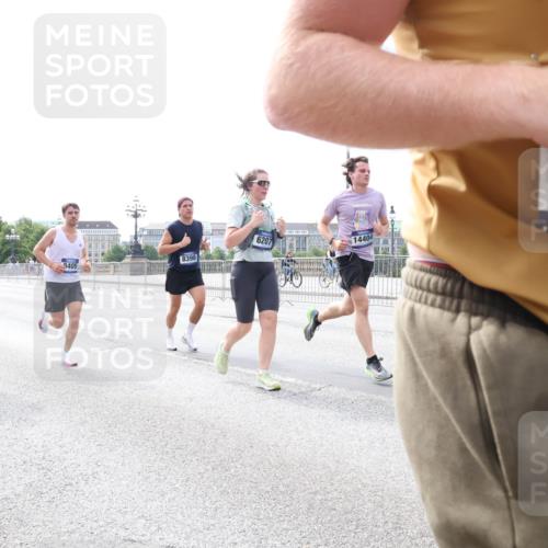 29.06.2025 - hella hamburg halbmarathon Lena Gebhardt http://msf.ph/oto/8328603 29.06.2025 10:13:01 Lombardsbrücke 7873, 8398, 3405, 6207, 14404, 200, 1020, 1051, 1249, 1747, 1785, 1851, 1939, 2531, 2891, 2942, 2961, 3218, 3360, 3728, 4532, 5150, 6207, 6489, 7873, 7907, 8398, 8405, 8913, 8917, 8971, 9141, 10067, 10402, 11025, 11720, 12456, 13566, 13816, 14404, 14540, 14869, 15012, 15369, 15531, 16030, 16255, 16323, 16437, 16826, 16911, 17061, 17699, 17988, 17994, 18048, 18178, 18320, 18530, 18732 meine-sportfotos.de