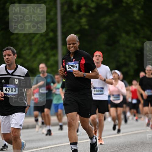 29.06.2025 - hella hamburg halbmarathon Dr. Thomas Lammeyer http://msf.ph/oto/8328606 29.06.2025 10:39:38 Kennedybrücke 1821, 1849, 2198, 2787, 3170, 3828, 3958, 4333, 4564, 4696, 4703, 4965, 5027, 5147, 5793, 6029, 6189, 6365, 6379, 6397, 6471, 6746, 6867, 7386, 7733, 8249, 8296, 8567, 9342, 9803, 9819, 10358, 10360, 10393, 10565, 10652, 11320, 11359 meine-sportfotos.de