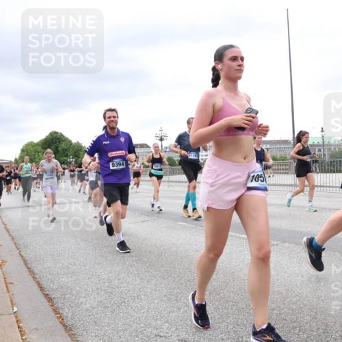 29.06.2025 - hella hamburg halbmarathon Lena Gebhardt http://msf.ph/oto/8328614 29.06.2025 10:57:58 Lombardsbrücke 9394, 10912, 11193, 105, 105, 1123, 1242, 1248, 1265, 1388, 1643, 2015, 2169, 2273, 2275, 2451, 2567, 2900, 3191, 3385, 3433, 3644, 3750, 3936, 3954, 4059, 4117, 4197, 4429, 4521, 4830, 5104, 5117, 5632, 5676, 5736, 5782, 6316, 6337, 6825, 6827, 6857, 6916, 7172, 7193, 7262, 7556, 7720, 7783, 7977, 7990, 8159, 8439, 8440, 8441, 8442, 8474, 8512, 8708, 8713, 8773, 8873, 8888, 9059, 9180, 9233, 9318, 9319, 9394, 9398, 9436, 9481, 9496, 9613, 9832 meine-sportfotos.de