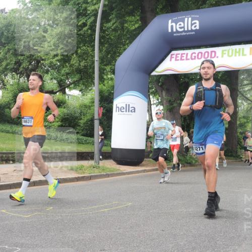 29.06.2025 - hella hamburg halbmarathon KatJ http://msf.ph/oto/8328628 29.06.2025 10:46:49 Zwischen KM18-KM19 3780, 6327, 8481 meine-sportfotos.de