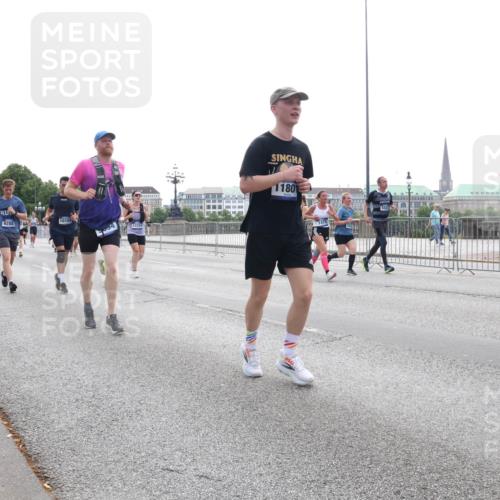 29.06.2025 - hella hamburg halbmarathon Lena Gebhardt http://msf.ph/oto/8328657 29.06.2025 10:37:49 Lombardsbrücke 732, 9288, 10159, 4, 12254, 1180, 1475, 1337, 1475, 1578, 1799, 1901, 1985, 2199, 2486, 2640, 2786, 2853, 3230, 3246, 3633, 3880, 4921, 5139, 5171, 5186, 5522, 5713, 5790, 5875, 6199, 6243, 6362, 6697, 6821, 6955, 7085, 7118, 7124, 7235, 7244, 7321, 7350, 7544, 7629, 7696, 7777, 7823, 8843, 8985, 9247, 9288, 9524, 9895, 10159, 10506, 10836, 11087, 11543, 12123, 12254, 12472, 12824, 16680, 17798 meine-sportfotos.de