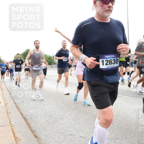 29.06.2025 - hella hamburg halbmarathon Lena Gebhardt http://msf.ph/oto/8328683 29.06.2025 10:47:28 Lombardsbrücke 4895, 13806, 152, 13830, 12630, 1655, 1045, 1185, 1434, 1463, 1523, 1593, 1607, 1704, 1961, 2148, 2327, 2407, 2537, 2555, 2665, 2704, 2790, 2882, 2994, 3339, 4037, 4184, 4239, 4325, 4423, 4483, 4806, 4895, 4974, 4975, 5621, 5622, 5895, 6255, 6256, 6485, 6496, 6879, 6995, 7073, 7403, 7430, 7431, 7630, 7631, 7970, 8105, 8131, 8270, 8550, 8706, 8915, 8953, 8967, 9018, 9687, 10991, 11351, 11458, 11730, 11738, 11802, 12431 meine-sportfotos.de