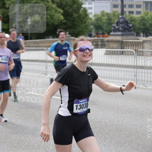 29.06.2025 - hella hamburg halbmarathon Jannik Wohlers http://msf.ph/oto/8328700 29.06.2025 10:40:03 Lombardsbrücke 1018, 1037, 2109, 2515, 2762, 2763, 3293, 3295, 3810, 4411, 4756, 4906, 5059, 5113, 5351, 5352, 5702, 5975, 6076, 6229, 6278, 6280, 6363, 6463, 6673, 6866, 6876, 7108, 7174, 7675, 7850, 8307, 8378, 8391, 8739, 9000, 9468, 11176, 11653, 11970, 11973, 12364, 12444, 12501, 12760, 12981, 13030, 13145, 13290, 13410, 13466, 14341, 14851, 15549, 15927, 15933, 16085, 16681, 16955, 17318, 17959, 18101, 18110, 18213, 18353, 18490, 18771, 18946 meine-sportfotos.de