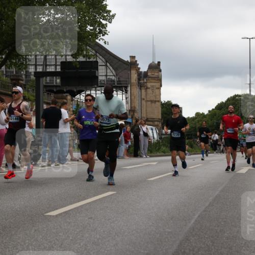 29.06.2025 - hella hamburg halbmarathon Yannick Fuchs http://msf.ph/oto/8328727 29.06.2025 10:51:37 20KM 1200, 1239, 1563, 1611, 2025, 2236, 2606, 2652, 2759, 2806, 2883, 3093, 3141, 3575, 4261, 4426, 4467, 4579, 5015, 5134, 5391, 5457, 5458, 6281, 6302, 6531, 6892, 7159, 7833, 9450, 10383, 10408, 10599, 12144, 12509, 12773, 13465, 13664, 15090, 15189, 15229, 15349, 16418, 16517, 17455, 17543, 17758, 18508 meine-sportfotos.de