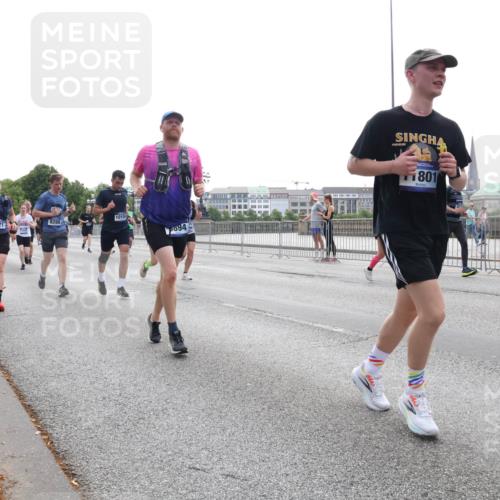 29.06.2025 - hella hamburg halbmarathon Lena Gebhardt http://msf.ph/oto/8328754 29.06.2025 10:37:49 Lombardsbrücke 10159, 7321, 9288, 694, 1801, 1337, 1475, 1578, 1799, 1901, 1985, 2199, 2486, 2640, 2786, 2853, 3230, 3246, 3633, 3880, 4921, 5139, 5171, 5186, 5522, 5713, 5790, 5875, 6199, 6243, 6362, 6697, 6821, 6955, 7085, 7118, 7124, 7235, 7244, 7321, 7350, 7544, 7629, 7696, 7777, 7823, 8843, 8985, 9247, 9288, 9524, 9895, 10159, 10506, 10836, 11087, 11543, 12123, 12254, 12472, 12824, 16680, 17798 meine-sportfotos.de
