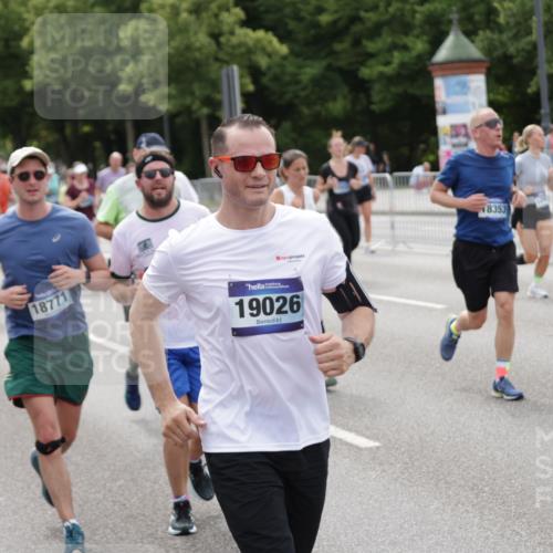29.06.2025 - hella hamburg halbmarathon Jannik Wohlers http://msf.ph/oto/8328757 29.06.2025 10:40:05 Lombardsbrücke 1018, 1037, 2109, 2762, 2763, 3293, 3295, 3810, 4411, 4906, 5059, 5702, 5975, 6076, 6229, 6278, 6280, 6363, 6463, 6673, 7108, 7956, 8307, 8378, 8391, 8739, 9000, 9468, 10920, 11176, 11513, 11514, 11970, 11973, 12364, 12981, 13030, 13145, 13410, 13466, 14341, 14851, 15549, 15927, 15933, 16085, 16681, 16955, 17318, 17959, 18101, 18110, 18213, 18353, 18490, 18771, 18946, 19168 meine-sportfotos.de