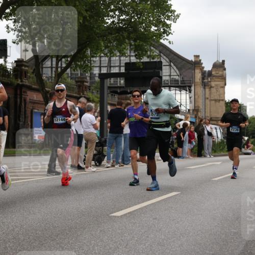 29.06.2025 - hella hamburg halbmarathon Yannick Fuchs http://msf.ph/oto/8328792 29.06.2025 10:51:37 20KM 1200, 1239, 1563, 1611, 2025, 2236, 2606, 2652, 2759, 2806, 2883, 3093, 3141, 3575, 4261, 4426, 4467, 4579, 5015, 5134, 5391, 5457, 5458, 6281, 6302, 6531, 6892, 7159, 7833, 9450, 10383, 10408, 10599, 12144, 12509, 12773, 13465, 13664, 15090, 15189, 15229, 15349, 16418, 16517, 17455, 17543, 17758, 18508 meine-sportfotos.de