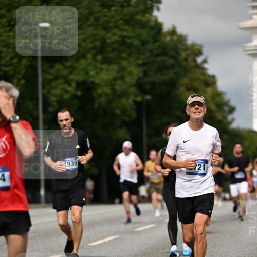 29.06.2025 - hella hamburg halbmarathon Dr. Thomas Lammeyer http://msf.ph/oto/8328793 29.06.2025 10:17:39 Kennedybrücke 1194, 1747, 1939, 2055, 2359, 2721, 2891, 2904, 2987, 4001, 4032, 4795, 5232, 5631, 6026, 6207, 7460, 7462, 7913, 8673, 9128, 9612, 9631, 9886, 10442, 10443 meine-sportfotos.de