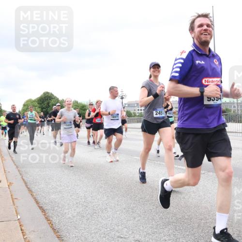 29.06.2025 - hella hamburg halbmarathon Lena Gebhardt http://msf.ph/oto/8328807 29.06.2025 10:57:59 Lombardsbrücke 14290, 15800, 16971, 2451, 10912, 101, 1001, 1123, 1242, 1248, 1265, 1388, 1643, 2015, 2043, 2169, 2273, 2275, 2451, 2567, 2900, 3191, 3385, 3433, 3644, 3936, 3954, 4059, 4117, 4197, 4429, 4521, 4830, 5104, 5632, 5676, 5736, 5782, 6316, 6337, 6825, 6857, 6916, 7172, 7193, 7262, 7556, 7720, 7783, 7977, 7990, 8076, 8159, 8439, 8440, 8441, 8442, 8474, 8512, 8708, 8713, 8773, 8888, 9059, 9180, 9233, 9318, 9319, 9394, 9398, 9436, 9481, 9496, 9613, 9832 meine-sportfotos.de