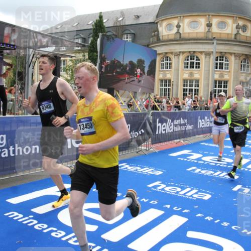 29.06.2025 - hella hamburg halbmarathon Michael Strokosch http://msf.ph/oto/8328831 29.06.2025 10:49:22 Ziel 4183, 4185, 6158, 8112, 9348, 10053, 10189, 11819, 13450, 14526, 15422, 16369 meine-sportfotos.de