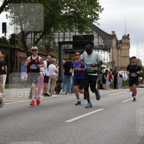 29.06.2025 - hella hamburg halbmarathon Yannick Fuchs http://msf.ph/oto/8328858 29.06.2025 10:51:37 20KM 1200, 1239, 1563, 1611, 2025, 2236, 2606, 2652, 2759, 2806, 2883, 3093, 3141, 3575, 4261, 4426, 4467, 4579, 5015, 5134, 5391, 5457, 5458, 6281, 6302, 6531, 6892, 7159, 7833, 9450, 10383, 10408, 10599, 12144, 12509, 12773, 13465, 13664, 15090, 15189, 15229, 15349, 16418, 16517, 17455, 17543, 17758, 18508 meine-sportfotos.de