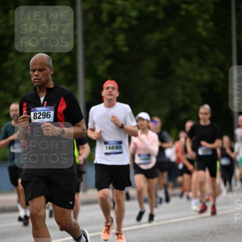 29.06.2025 - hella hamburg halbmarathon Dr. Thomas Lammeyer http://msf.ph/oto/8328881 29.06.2025 10:39:39 Kennedybrücke 1821, 1849, 2198, 2787, 3170, 3828, 3958, 4333, 4564, 4696, 4703, 4965, 5147, 6029, 6189, 6365, 6379, 6397, 6471, 6867, 7386, 7733, 8249, 8296, 8567, 9342, 9803, 9819, 10358, 10360, 10393, 10565, 10652, 11320, 11359 meine-sportfotos.de