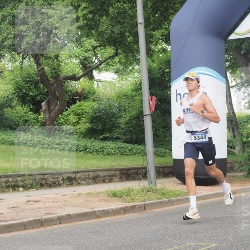 29.06.2025 - hella hamburg halbmarathon KatJ http://msf.ph/oto/8328887 29.06.2025 10:17:13 Zwischen KM18-KM19 1065, 5344 meine-sportfotos.de