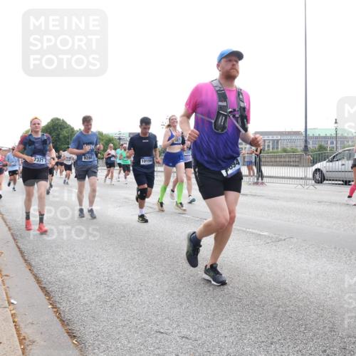 29.06.2025 - hella hamburg halbmarathon Lena Gebhardt http://msf.ph/oto/8328970 29.06.2025 10:37:50 Lombardsbrücke 7321, 9288, 10159, 5875, 094, 1475, 5522, 1337, 1475, 1578, 1799, 1901, 1985, 2199, 2486, 2640, 2786, 2853, 3230, 3246, 3633, 3880, 4921, 5139, 5171, 5186, 5522, 5713, 5790, 5875, 6199, 6243, 6362, 6697, 6821, 6955, 7085, 7118, 7124, 7244, 7321, 7350, 7544, 7629, 7696, 7777, 8843, 8985, 9247, 9288, 9524, 9895, 10159, 10506, 10836, 11087, 11543, 12123, 12254, 12472, 12824, 16680, 17798 meine-sportfotos.de