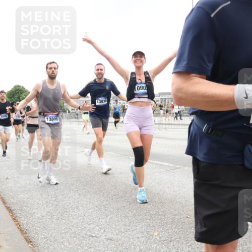 29.06.2025 - hella hamburg halbmarathon Lena Gebhardt http://msf.ph/oto/8328986 29.06.2025 10:47:28 Lombardsbrücke 7631, 4895, 13806, 13830, 090, 1045, 1185, 1434, 1463, 1523, 1593, 1607, 1704, 1961, 2148, 2327, 2407, 2537, 2555, 2665, 2704, 2790, 2882, 2994, 3339, 4037, 4184, 4239, 4325, 4423, 4483, 4806, 4895, 4974, 4975, 5621, 5622, 5895, 6255, 6256, 6485, 6496, 6879, 6995, 7073, 7403, 7430, 7431, 7630, 7631, 7970, 8105, 8131, 8270, 8550, 8706, 8915, 8953, 8967, 9018, 9687, 10991, 11351, 11458, 11730, 11738, 11802, 12431 meine-sportfotos.de