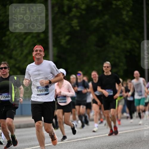 29.06.2025 - hella hamburg halbmarathon Dr. Thomas Lammeyer http://msf.ph/oto/8329021 29.06.2025 10:39:40 Kennedybrücke 1821, 2198, 2787, 3170, 3828, 3958, 4333, 4564, 4696, 4703, 4965, 5147, 6029, 6189, 6365, 6379, 6397, 6471, 6867, 7386, 8249, 8296, 8567, 9342, 9470, 9803, 9819, 10358, 10360, 10393, 10565, 10652, 11320, 11359 meine-sportfotos.de