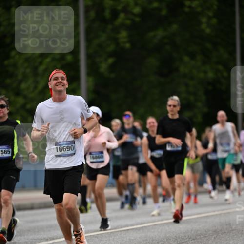 29.06.2025 - hella hamburg halbmarathon Dr. Thomas Lammeyer http://msf.ph/oto/8329024 29.06.2025 10:39:40 Kennedybrücke 1821, 2198, 2787, 3170, 3828, 3958, 4333, 4564, 4696, 4703, 4965, 5147, 6029, 6189, 6365, 6379, 6397, 6471, 6867, 7386, 8249, 8296, 8567, 9342, 9470, 9803, 9819, 10358, 10360, 10393, 10565, 10652, 11320, 11359 meine-sportfotos.de