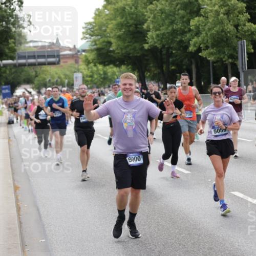 29.06.2025 - hella hamburg halbmarathon Jannik Wohlers http://msf.ph/oto/8329030 29.06.2025 10:40:07 Lombardsbrücke 2042, 2206, 2762, 2763, 3293, 3295, 3810, 4411, 4612, 4906, 5059, 5702, 5975, 6076, 6229, 6278, 6280, 6363, 6463, 7956, 8307, 8378, 8391, 8739, 9000, 9468, 10166, 10920, 11176, 11513, 11514, 11970, 11973, 12364, 12981, 13030, 13145, 13466, 14341, 14851, 15154, 15549, 15905, 15927, 15933, 16085, 16955, 17318, 17959, 18101, 18110, 18213, 18353, 18490, 18771, 18946, 19168 meine-sportfotos.de