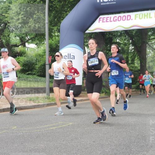 29.06.2025 - hella hamburg halbmarathon KatJ http://msf.ph/oto/8329083 29.06.2025 10:46:52 Zwischen KM18-KM19 7476, 8481, 8531 meine-sportfotos.de