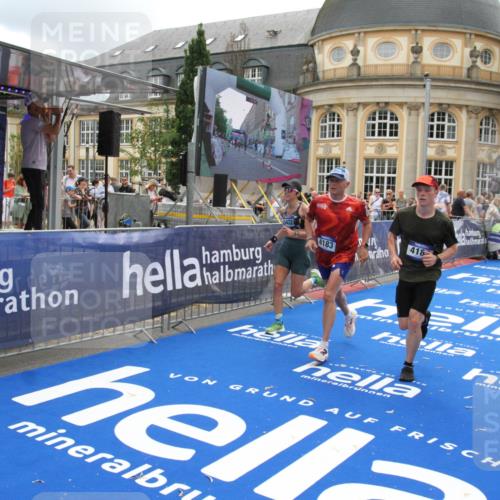 29.06.2025 - hella hamburg halbmarathon Michael Strokosch http://msf.ph/oto/8329110 29.06.2025 10:49:26 Ziel 1342, 1476, 4183, 4185, 6158, 10189, 11779, 11819, 12670, 13269, 14526, 14838, 15422, 15784, 15894, 15966, 16891, 18887 meine-sportfotos.de