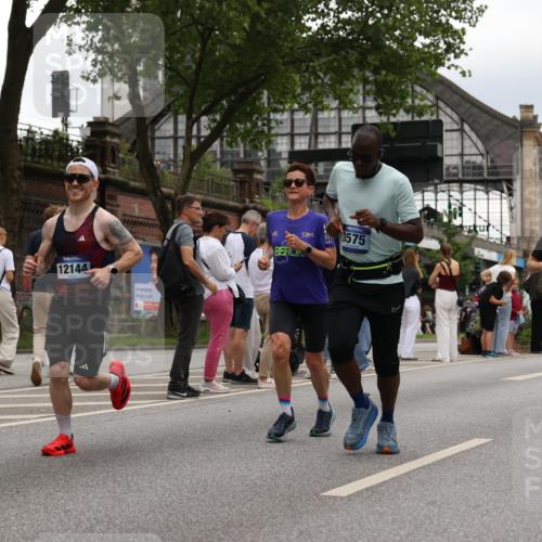 29.06.2025 - hella hamburg halbmarathon Yannick Fuchs http://msf.ph/oto/8329132 29.06.2025 10:51:38 20KM 1200, 1239, 1563, 1611, 2025, 2236, 2606, 2759, 2806, 2883, 3093, 3141, 3575, 4261, 4426, 4467, 4579, 5015, 5134, 5391, 5457, 5458, 6281, 6302, 6531, 6892, 7159, 7833, 9450, 10383, 10408, 10599, 12144, 12509, 12773, 13465, 13664, 15090, 15189, 15217, 15229, 15349, 16418, 16517, 17455, 17543, 18508, 18762 meine-sportfotos.de