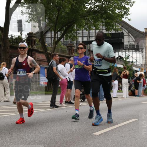 29.06.2025 - hella hamburg halbmarathon Yannick Fuchs http://msf.ph/oto/8329202 29.06.2025 10:51:38 20KM 1200, 1239, 1563, 1611, 2025, 2236, 2606, 2759, 2806, 2883, 3093, 3141, 3575, 4261, 4426, 4467, 4579, 5015, 5134, 5391, 5457, 5458, 6281, 6302, 6531, 6892, 7159, 7833, 9450, 10383, 10408, 10599, 12144, 12509, 12773, 13465, 13664, 15090, 15189, 15217, 15229, 15349, 16418, 16517, 17455, 17543, 18508, 18762 meine-sportfotos.de