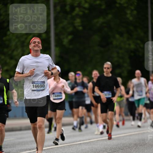 29.06.2025 - hella hamburg halbmarathon Dr. Thomas Lammeyer http://msf.ph/oto/8329233 29.06.2025 10:39:41 Kennedybrücke 2198, 2787, 3170, 3828, 3958, 4333, 4564, 4696, 4703, 4965, 5147, 6029, 6189, 6365, 6379, 6397, 6471, 6867, 7386, 8249, 8296, 8567, 9470, 9803, 9819, 10358, 10360, 10393, 10565, 10652, 11320, 11359 meine-sportfotos.de