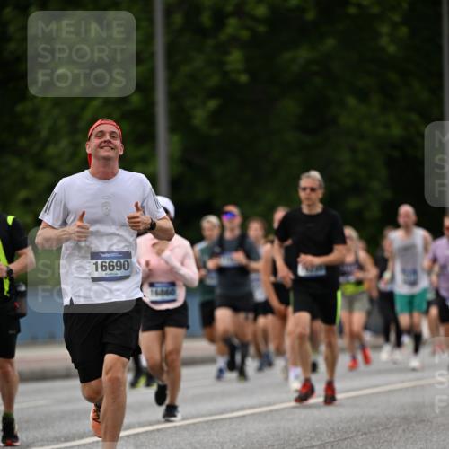 29.06.2025 - hella hamburg halbmarathon Dr. Thomas Lammeyer http://msf.ph/oto/8329242 29.06.2025 10:39:41 Kennedybrücke 2198, 2787, 3170, 3828, 3958, 4333, 4564, 4696, 4703, 4965, 5147, 6029, 6189, 6365, 6379, 6397, 6471, 6867, 7386, 8249, 8296, 8567, 9470, 9803, 9819, 10358, 10360, 10393, 10565, 10652, 11320, 11359 meine-sportfotos.de
