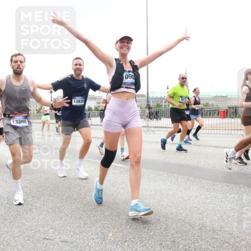 29.06.2025 - hella hamburg halbmarathon Lena Gebhardt http://msf.ph/oto/8329258 29.06.2025 10:47:28 Lombardsbrücke 4895, 13806, 13830, 090, 9273, 1045, 1185, 1434, 1463, 1523, 1593, 1607, 1704, 1961, 2148, 2327, 2407, 2537, 2555, 2665, 2704, 2790, 2882, 2994, 3339, 4037, 4184, 4239, 4325, 4423, 4483, 4806, 4895, 4974, 4975, 5621, 5622, 5895, 6255, 6256, 6485, 6496, 6879, 6995, 7073, 7403, 7430, 7431, 7630, 7631, 7970, 8105, 8131, 8270, 8550, 8706, 8915, 8953, 8967, 9018, 9687, 10991, 11351, 11458, 11730, 11738, 11802, 12431 meine-sportfotos.de