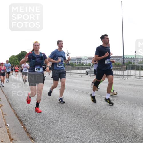 29.06.2025 - hella hamburg halbmarathon Lena Gebhardt http://msf.ph/oto/8329347 29.06.2025 10:37:51 Lombardsbrücke 1015, 9288, 11882, 9895, 7321, 1394, 1475, 1578, 1799, 1901, 1985, 2199, 2640, 2786, 2853, 3230, 3246, 3633, 3880, 4414, 4921, 5139, 5171, 5186, 5522, 5713, 5790, 5875, 6199, 6243, 6362, 6697, 6821, 6955, 7085, 7118, 7124, 7244, 7321, 7350, 7544, 7629, 7696, 7777, 8843, 8985, 9247, 9288, 9524, 9895, 10159, 10506, 10836, 11087, 11543, 12123, 12254, 12472, 12824, 16680, 17798 meine-sportfotos.de