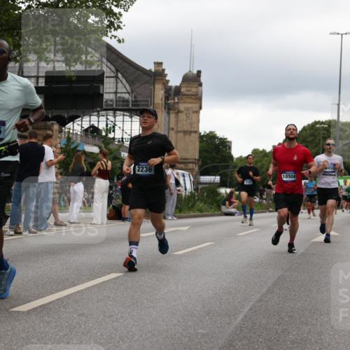29.06.2025 - hella hamburg halbmarathon Yannick Fuchs http://msf.ph/oto/8329418 29.06.2025 10:51:38 20KM 1200, 1239, 1563, 1611, 2025, 2236, 2606, 2759, 2806, 2883, 3093, 3141, 3575, 4261, 4426, 4467, 4579, 5015, 5134, 5391, 5457, 5458, 6281, 6302, 6531, 6892, 7159, 7833, 9450, 10383, 10408, 10599, 12144, 12509, 12773, 13465, 13664, 15090, 15189, 15217, 15229, 15349, 16418, 16517, 17455, 17543, 18508, 18762 meine-sportfotos.de