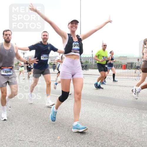 29.06.2025 - hella hamburg halbmarathon Lena Gebhardt http://msf.ph/oto/8329504 29.06.2025 10:47:28 Lombardsbrücke 4895, 13806, 13830, 090, 923, 15, 1045, 1185, 1434, 1463, 1523, 1593, 1607, 1704, 1961, 2148, 2327, 2407, 2537, 2555, 2665, 2704, 2790, 2882, 2994, 3339, 4037, 4184, 4239, 4325, 4423, 4483, 4806, 4895, 4974, 4975, 5621, 5622, 5895, 6255, 6256, 6485, 6496, 6879, 6995, 7073, 7403, 7430, 7431, 7630, 7631, 7970, 8105, 8131, 8270, 8550, 8706, 8915, 8953, 8967, 9018, 9687, 10991, 11351, 11458, 11730, 11738, 11802, 12431 meine-sportfotos.de