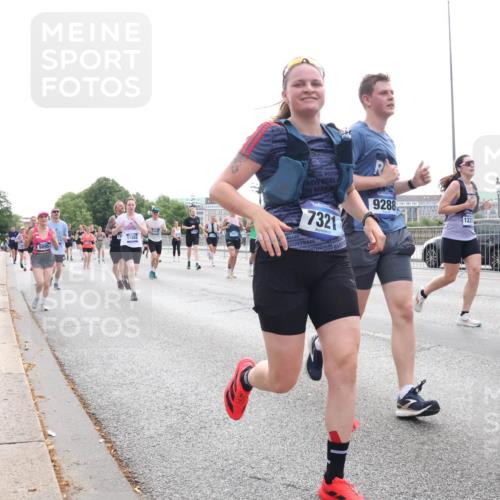 29.06.2025 - hella hamburg halbmarathon Lena Gebhardt http://msf.ph/oto/8329518 29.06.2025 10:37:51 Lombardsbrücke 11882, 7321, 9288, 1225, 1394, 1475, 1578, 1799, 1901, 1985, 2199, 2640, 2786, 2853, 3230, 3246, 3633, 3880, 4414, 4921, 5139, 5171, 5186, 5522, 5713, 5790, 5875, 6199, 6243, 6362, 6697, 6821, 6955, 7085, 7118, 7124, 7244, 7321, 7350, 7544, 7629, 7696, 7777, 8843, 8985, 9247, 9288, 9524, 9895, 10159, 10506, 10836, 11087, 11543, 12123, 12254, 12472, 12824, 16680, 17798 meine-sportfotos.de