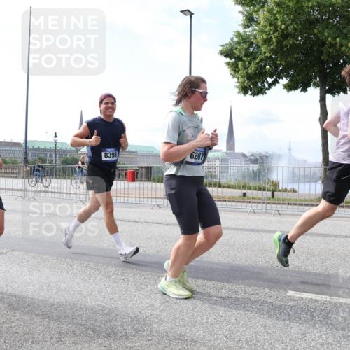29.06.2025 - hella hamburg halbmarathon Lena Gebhardt http://msf.ph/oto/8329578 29.06.2025 10:13:02 Lombardsbrücke 8398, 8405, 6207, 1020, 1051, 1249, 1747, 1851, 1939, 2531, 2891, 2942, 2961, 3218, 3360, 3728, 4532, 5150, 6207, 6489, 7873, 7907, 8398, 8405, 8913, 8917, 8971, 9141, 10067, 10402, 11025, 11720, 12456, 12492, 13566, 13816, 14404, 14540, 14869, 15012, 15369, 15531, 15922, 16030, 16255, 16323, 16437, 16826, 16911, 17061, 17699, 17988, 17994, 18048, 18178, 18320, 18530, 18732 meine-sportfotos.de
