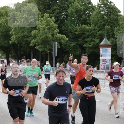 29.06.2025 - hella hamburg halbmarathon Jannik Wohlers http://msf.ph/oto/8329598 29.06.2025 10:40:09 Lombardsbrücke 2042, 2173, 2206, 2762, 2763, 3293, 3810, 4044, 4411, 4612, 4906, 5059, 5702, 5975, 6076, 6163, 6229, 6278, 6280, 6363, 7956, 8307, 8378, 8391, 8739, 9000, 9468, 10166, 10920, 11176, 11513, 11514, 11973, 12981, 13030, 13145, 13466, 14341, 14851, 15154, 15905, 15933, 16085, 16955, 17959, 18101, 18110, 18213, 18353, 18490, 18771, 18946, 19168 meine-sportfotos.de