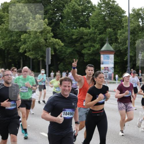 29.06.2025 - hella hamburg halbmarathon Jannik Wohlers http://msf.ph/oto/8329749 29.06.2025 10:40:10 Lombardsbrücke 2042, 2173, 2206, 2762, 2763, 3293, 3306, 3810, 4044, 4411, 4612, 4906, 4972, 5059, 5702, 5975, 6076, 6163, 6229, 6278, 6280, 6363, 7956, 8307, 8378, 8391, 8739, 9000, 9468, 9946, 10166, 10920, 10940, 11513, 11514, 12981, 13030, 13145, 13773, 14341, 15154, 15905, 15933, 16085, 16955, 17267, 17959, 18101, 18110, 18213, 18353, 18490, 18771, 18946, 19168 meine-sportfotos.de