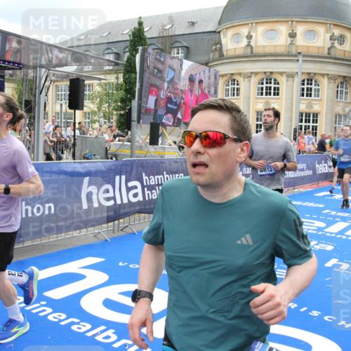 29.06.2025 - hella hamburg halbmarathon Michael Strokosch http://msf.ph/oto/8329792 29.06.2025 10:49:35 Ziel 1476, 2516, 2592, 2596, 2878, 2889, 5705, 8437, 8689, 8813, 9038, 9649, 11339, 11340, 11679, 12094, 13233, 13269, 14562, 15392, 15857, 16114, 16592, 16738, 16891, 17001, 18476, 18887, 18960 meine-sportfotos.de