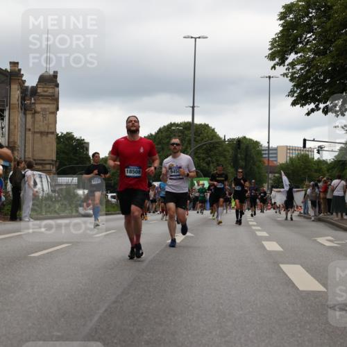 29.06.2025 - hella hamburg halbmarathon Yannick Fuchs http://msf.ph/oto/8329855 29.06.2025 10:51:38 20KM 1200, 1239, 1563, 1611, 2025, 2236, 2606, 2759, 2806, 2883, 3093, 3141, 3575, 4261, 4426, 4467, 4579, 5015, 5134, 5391, 5457, 5458, 6281, 6302, 6531, 6892, 7159, 7833, 9450, 10383, 10408, 10599, 12144, 12509, 12773, 13465, 13664, 15090, 15189, 15217, 15229, 15349, 16418, 16517, 17455, 17543, 18508, 18762 meine-sportfotos.de