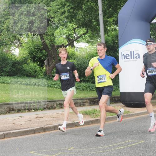 29.06.2025 - hella hamburg halbmarathon KatJ http://msf.ph/oto/8329896 29.06.2025 10:17:16 Zwischen KM18-KM19 1065, 5344 meine-sportfotos.de